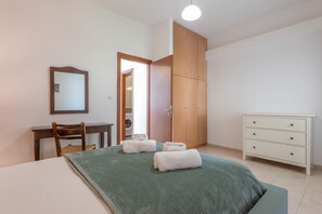 1 bedroom, free WiFi, bed sheets - Holiday Apartment "Kallithea" with Sea View, 2 Shared Terraces & Wi-Fi (Crete)