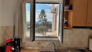 Køleskab, ovn, kogeplade, kaffe-/temaskine