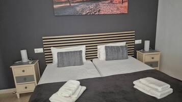 2 bedrooms, iron/ironing board, free WiFi, bed sheets