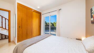 2 slaapkamers, een strijkplank/strijkijzer, gratis wifi, beddengoed