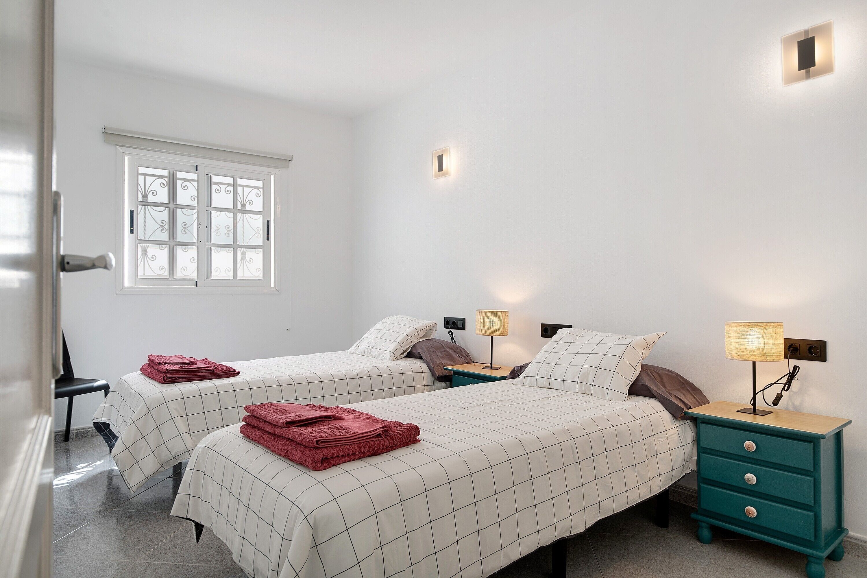 2 slaapkamers, een strijkplank/strijkijzer, gratis wifi, beddengoed