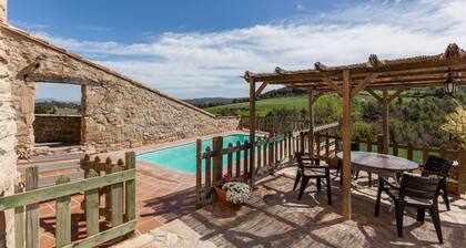 Casa de vacaciones "El Mas De Tous" con vistas a la montaña, piscina privada y Wi-Fi