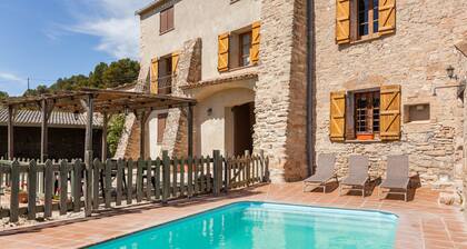 Vacation Home "El Mas De Tous" with Mountain View, Private Pool and Wi-Fi
