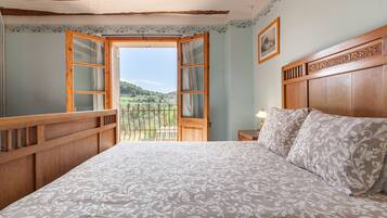 3 dormitorios, tabla de planchar con plancha, wifi gratis y ropa de cama