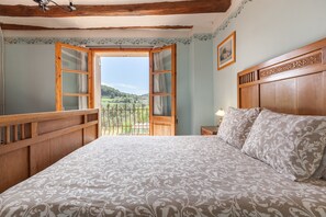 3 dormitorios, tabla de planchar con plancha, wifi gratis y ropa de cama
