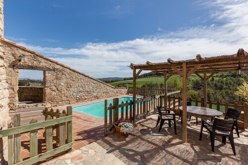 Casa de vacaciones "El Mas" con vistas a la montaña, piscina compartida y Wi-Fi