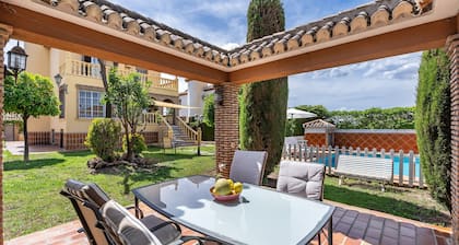 Holiday Home 'Cypress House' with Private Pool, Wi-Fi, and Air Conditioning