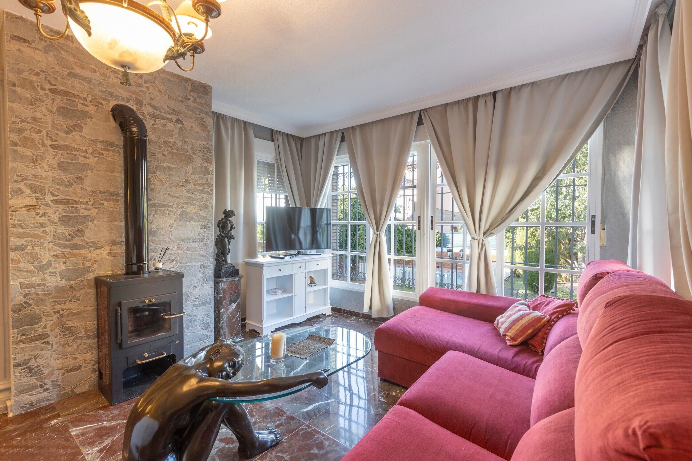 TV, fireplace, stereo