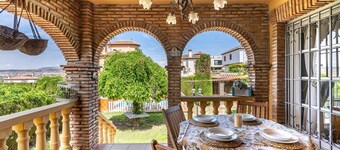 Holiday Home 'Cypress House' with Private Pool, Wi-Fi and Air Conditioning