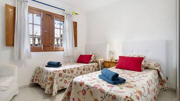 1 chambre, fer et planche Ă repasser, Wi-Fi gratuit, draps fournis