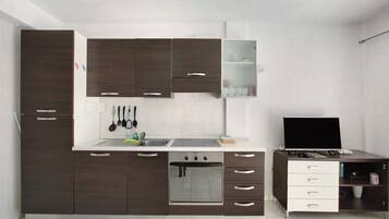 Kühlschrank, Ofen, Herdplatte, Geschirrspüler