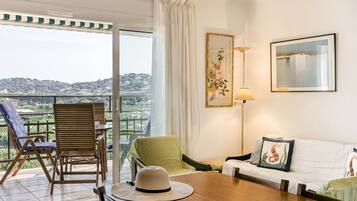 Fernseher, Tischtennisplatte