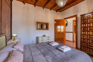3 bedrooms, free WiFi, bed sheets - Holiday Home 'Villa Verde' with Mountain View, Private Pool and Wi-Fi (Nigüelas)