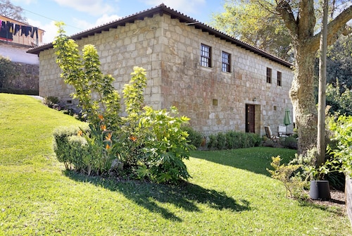 Holiday Home 'Do Sobreiro' with Mountain View, Private Pool and Wi-Fi