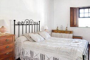 3 chambres, fer et planche à repasser, Wi-Fi gratuit, draps fournis