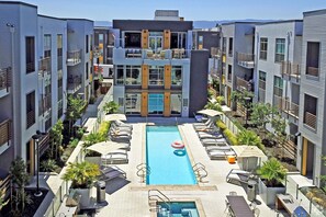 Outdoor pool - Elan Menlo (Menlo Park)