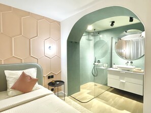 1 bedroom, in-room safe, desk, iron/ironing board