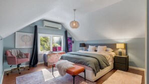 3 bedrooms, desk, iron/ironing board, travel cot