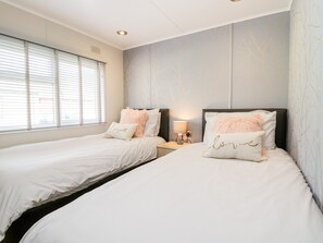 3 dormitorios, decoración individual, mobiliario individual