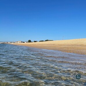 Beach nearby - Seafeathers - Luxury Holiday Home with Sea Views (Weymouth)