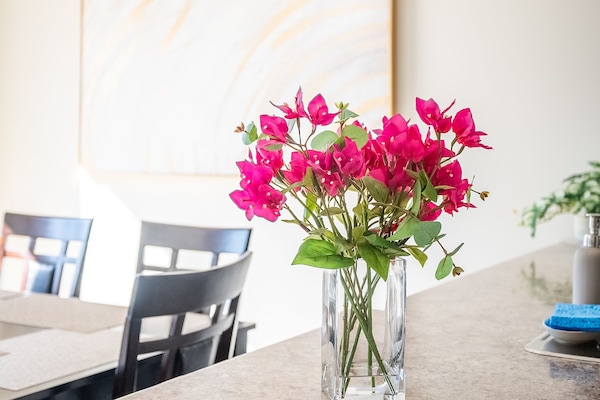 Elite Townhome, 3 Bedrooms, Patio, City View | Dining room