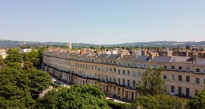 Regency apartment in central Montpellier sleeps 4 - Pass the Keys