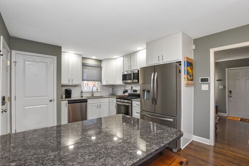 Fort Mill-Rock Hill Buy 3 get 1 Free night! Close to everything in FM & RH