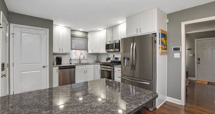 Fort Mill-Rock Hill Buy 3 get 1 Free night! Close to everything in FM & RH