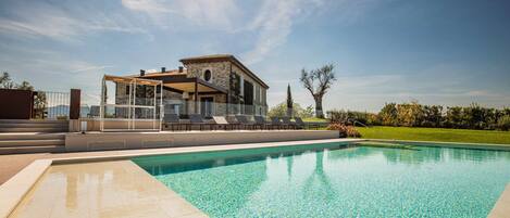 Villa, Smoking | 6 bedrooms, Internet