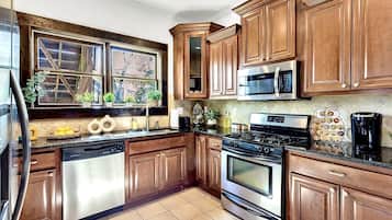 Fridge, microwave, stovetop, dishwasher