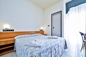 Economy Double Room | Frette Italian sheets, premium bedding, minibar, in-room safe - Hotel Sunset Rimini (Rimini)