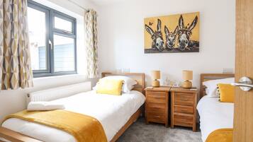 Cottage | 3 bedrooms, individually decorated, individually furnished, free WiFi