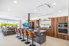 Fridge, microwave, oven, stovetop - NEW 3BR 2.5BA Modern Oasis w/Resort Style Pool with Resort Style Pool (Noord)