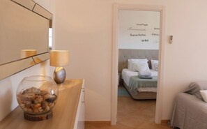 1 habitación, tabla de planchar con plancha, cuna de viaje y wifi 