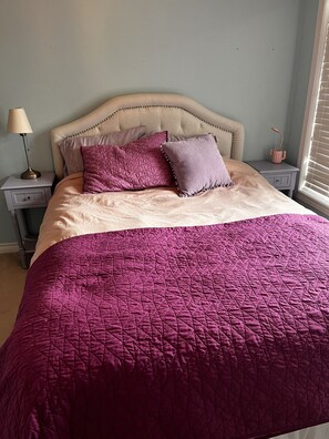 3 bedrooms, WiFi, bed sheets - Full Home in Whitby - Steps to the Lake and walking distance to the GO Train (Whitby)