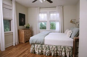 2 bedrooms, iron/ironing board, travel cot, free WiFi
