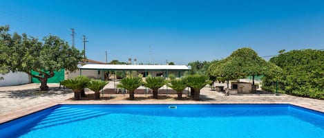 Seasonal outdoor pool