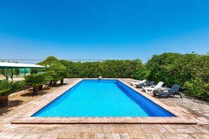 Piscine extérieure (ouverte en saison)