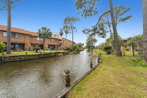 Property grounds - Spacious Waterfront Townhome + FREE Golf Cart + Resort Amenities (Panama City Beach)