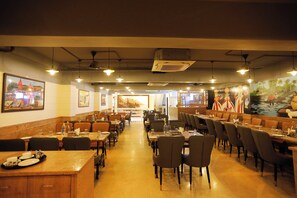 Tägliches Frühstücksbuffet gegen Gebühr