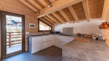 Réfrigérateur, micro-ondes, four, lave-vaisselle