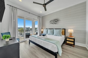 6 bedrooms, desk, iron/ironing board, travel cot