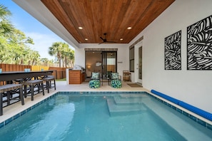 A heated pool - Walk to Beach Heated Pool GolfCart Bunks Elevator (Santa Rosa Beach)