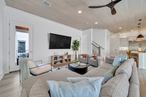 Smart TV, video games, books, music library - Walk to Beach Heated Pool GolfCart Bunks Elevator (Santa Rosa Beach)