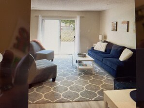 Living area - Charming townhome close to hot spot in Ventnor and Margate (Ventnor City)