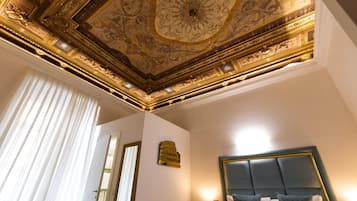 Chambre Supérieure, 1 grand lit et 1 canapé-lit, balcon, vue ville