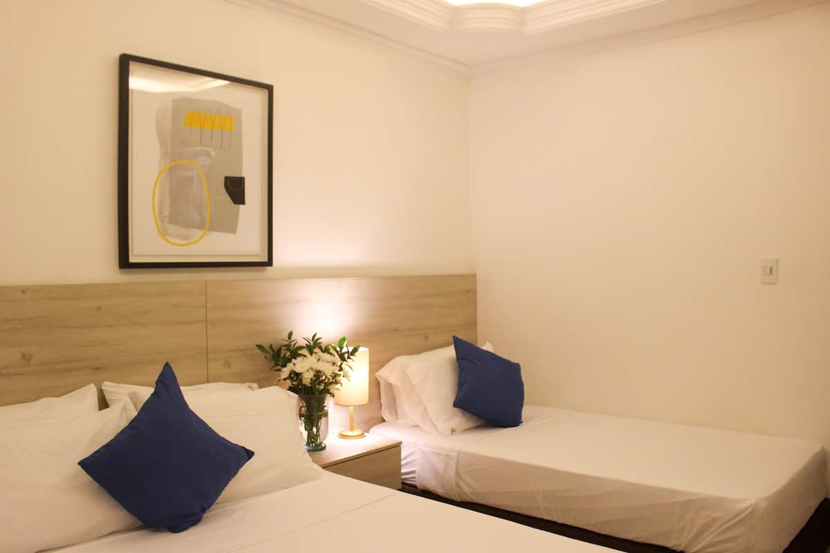 Twin Room | Down comforters, in-room safe, bed sheets