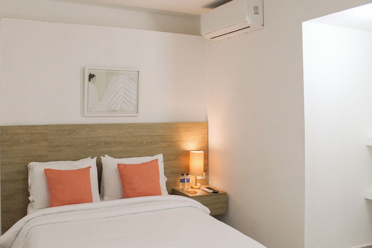 Standard Double Room | Down comforters, in-room safe, bed sheets