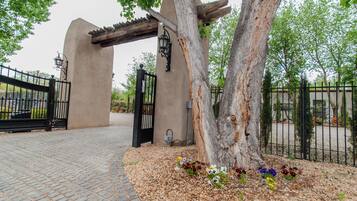 Enceinte de lâhĂ©bergement