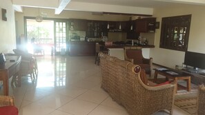 Villa | Dining
